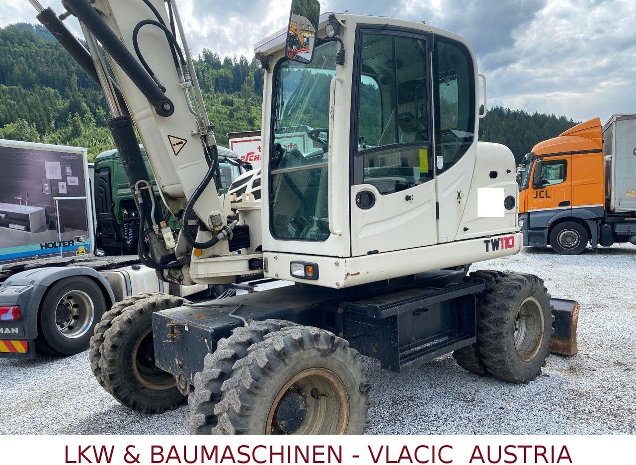 2010 Terex TW 110 wheel excavator, side view 2010 Terex TW 110 wheel excavator, side view