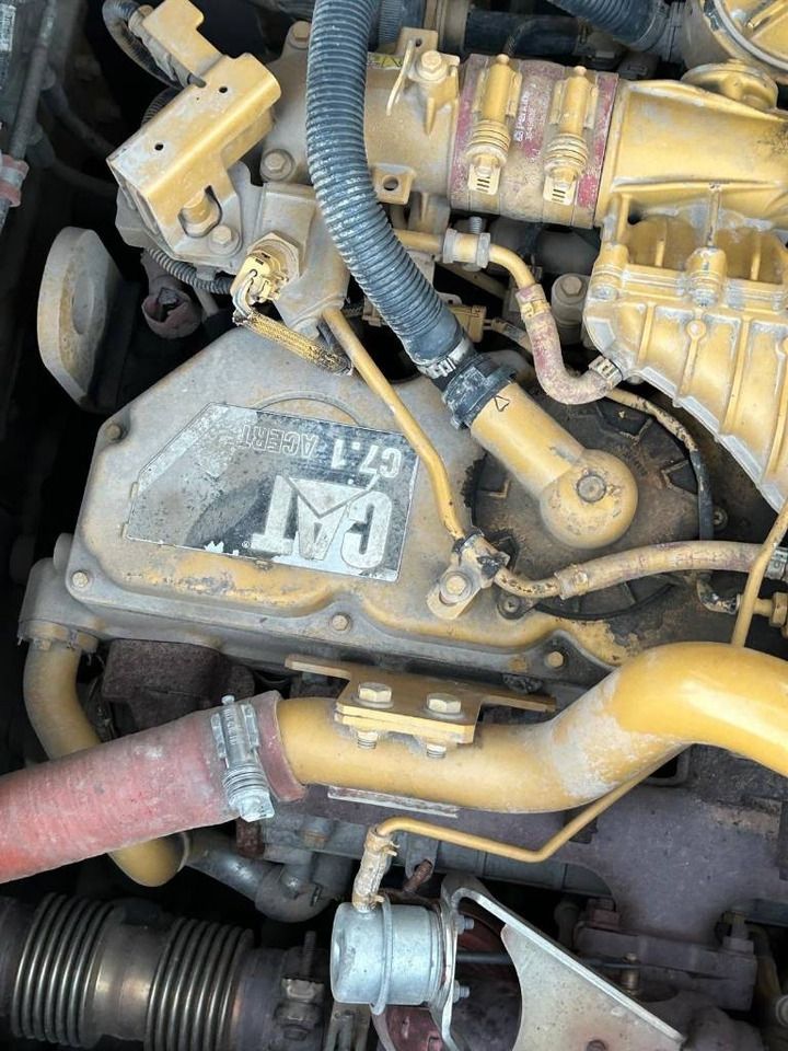 2012 Caterpillar 324E engine detail 2012 Caterpillar 324E engine detail