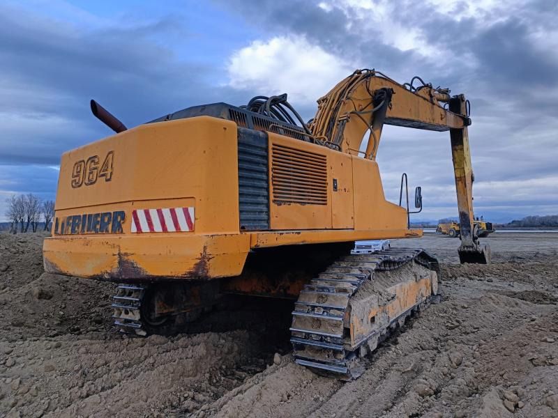 2000 Liebherr 964 crawler excavator rear three-quarter view
