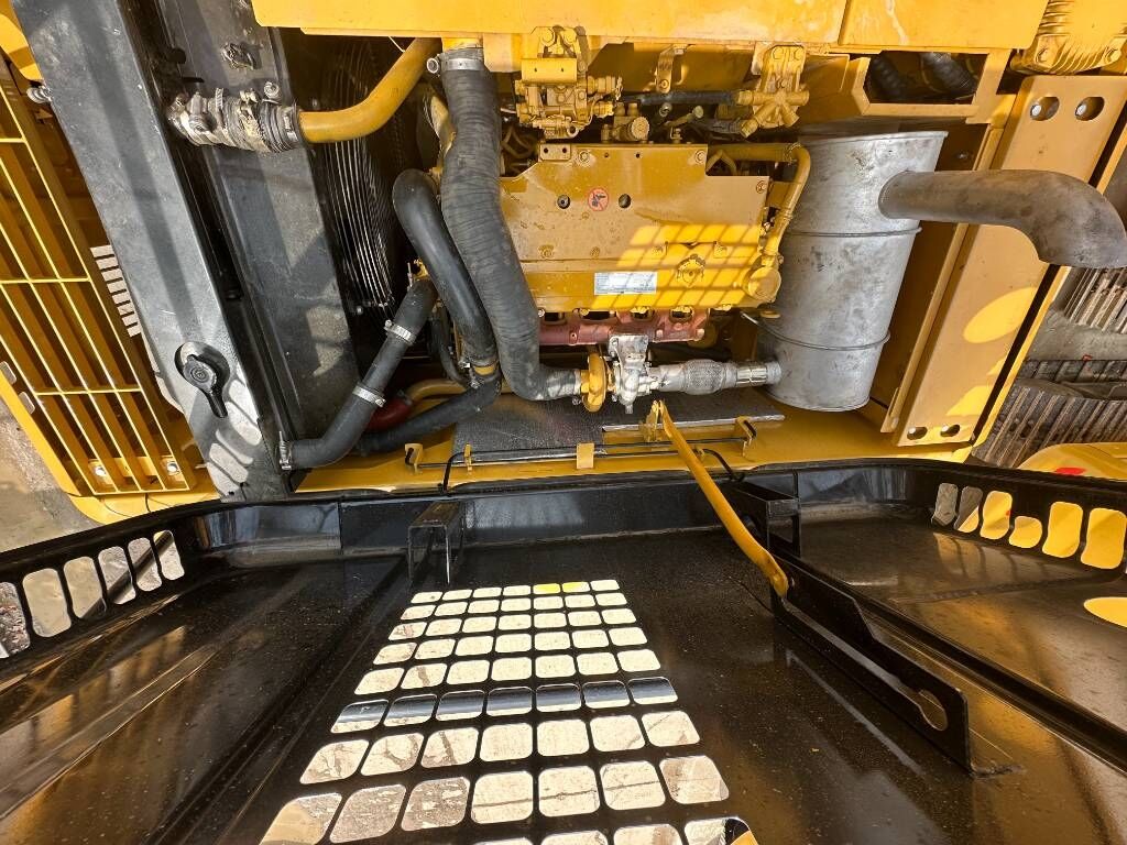 2024 Caterpillar 323D2L crawler excavator engine compartment view 2024 Caterpillar 323D2L crawler excavator engine compartment view