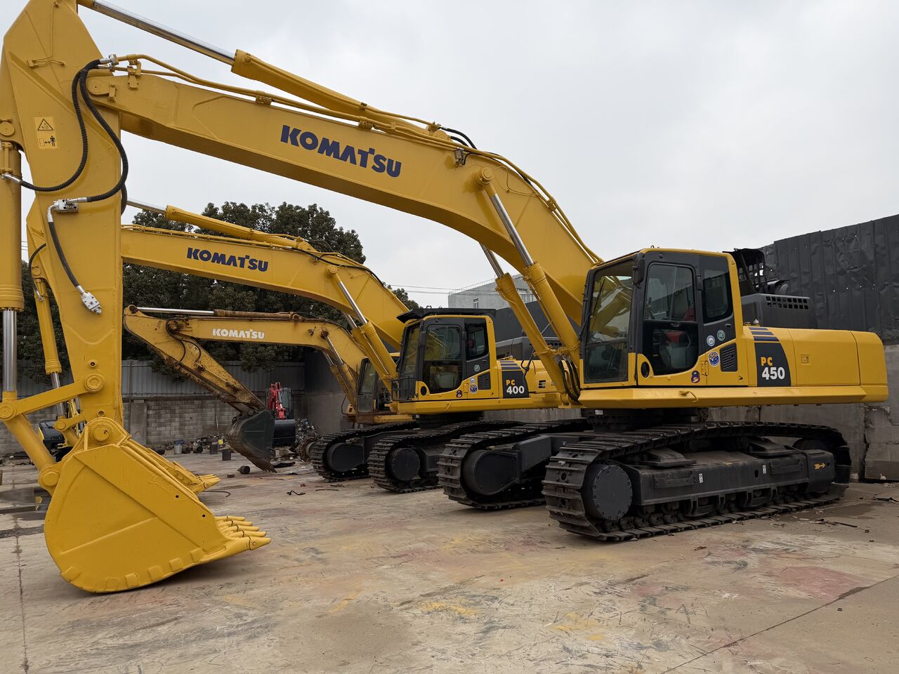 2024 Komatsu PC450-8 crawler excavator, side profile view 2024 Komatsu PC450-8 crawler excavator, side profile view