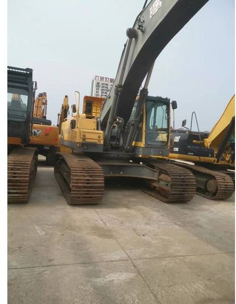 2019 Volvo EC460BLC crawler excavator, front three-quarter view