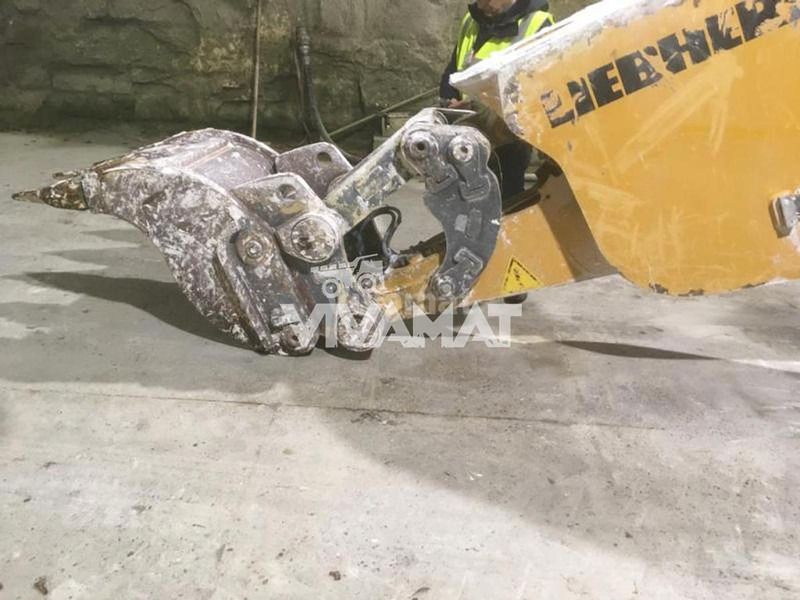 2015 Liebherr R944C LITRONIC crawler excavator bucket detail 2015 Liebherr R944C LITRONIC crawler excavator bucket detail