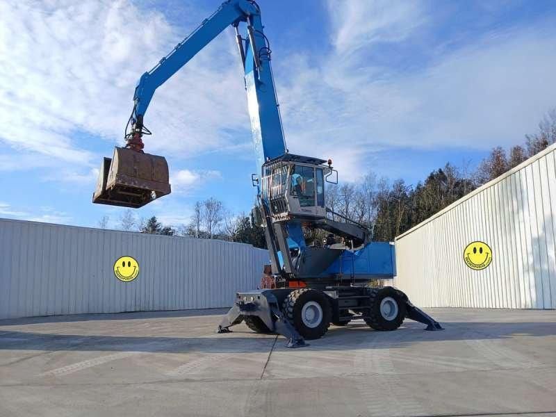 2016 Fuchs MHL350 material handler, side view 2016 Fuchs MHL350 material handler, side view