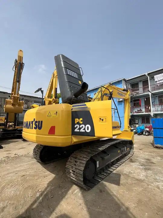 2018 Komatsu PC220-8 koparka gąsienicowa, widok z tyłu pod kątem 2018 Komatsu PC220-8 koparka gąsienicowa, widok z tyłu pod kątem
