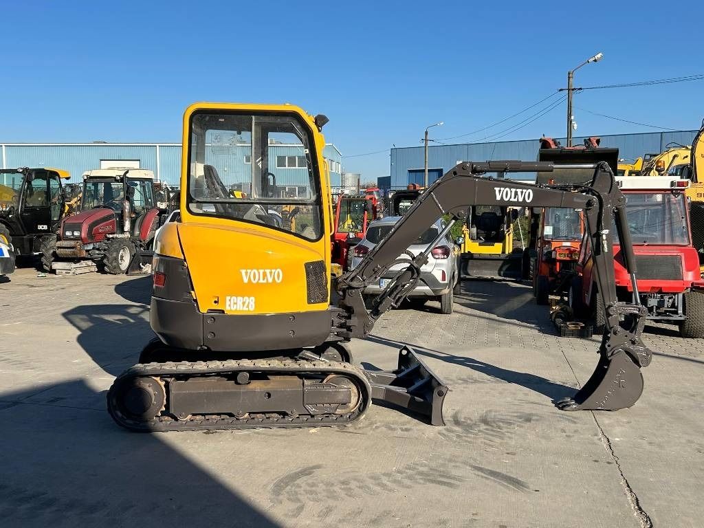 2012 Volvo ECR28 mini excavator, side profile view 2012 Volvo ECR28 mini excavator, side profile view
