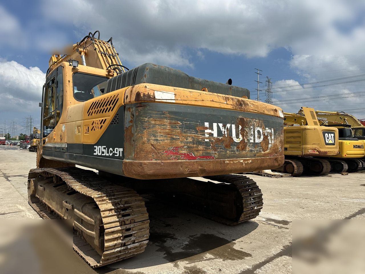 2012 Hyundai 305LC-9T crawler excavator rear view