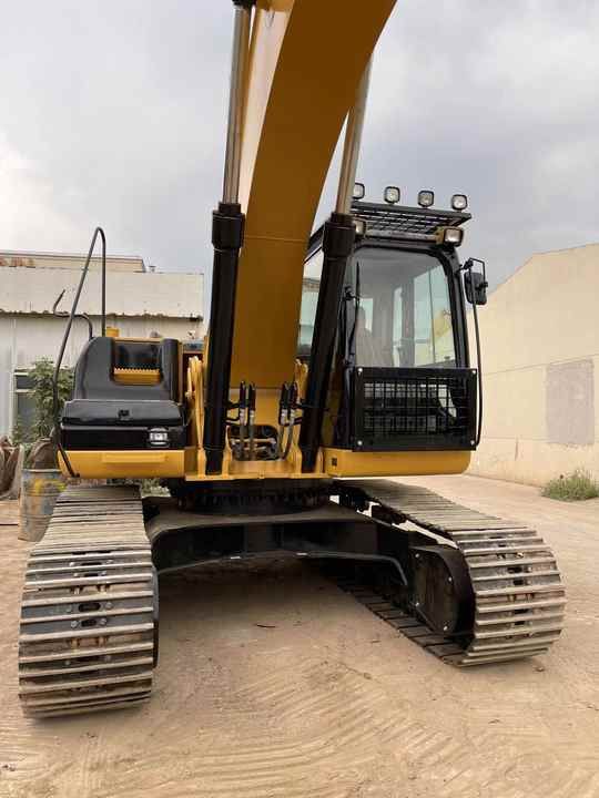 2007 Caterpillar 325DL crawler excavator front view 2007 Caterpillar 325DL crawler excavator front view