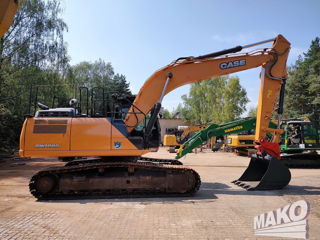 2016 CASE CX300D crawler excavator, side view 2016 CASE CX300D crawler excavator, side view