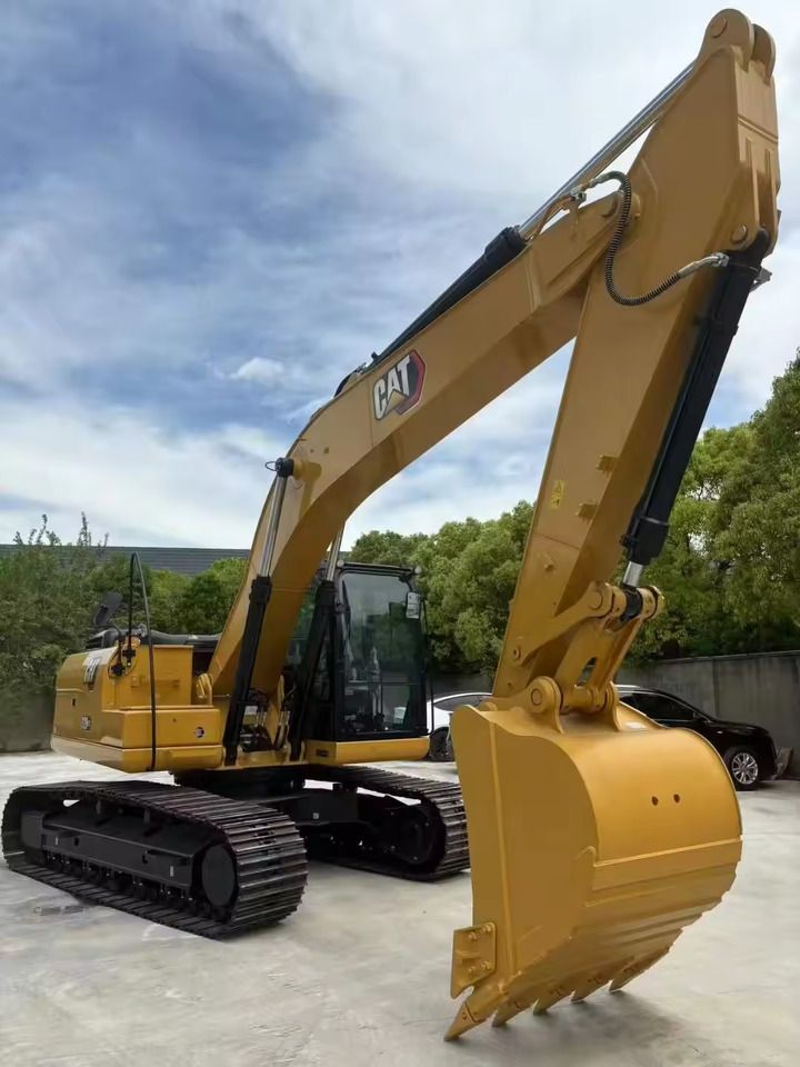 Caterpillar 320GC crawler excavator, front three-quarter view Caterpillar 320GC crawler excavator, front three-quarter view