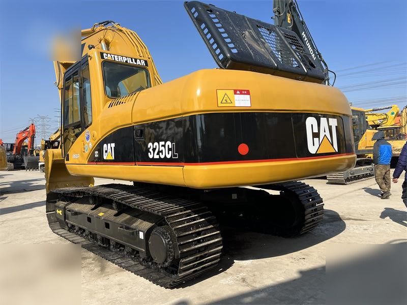 2016 Caterpillar 325CL crawler excavator rear three-quarter view 2016 Caterpillar 325CL crawler excavator rear three-quarter view