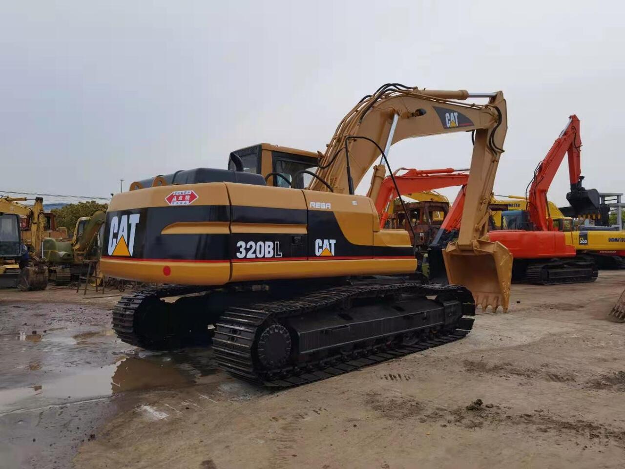 2012 Caterpillar 320BL crawler excavator, rear three-quarter view 2012 Caterpillar 320BL crawler excavator, rear three-quarter view