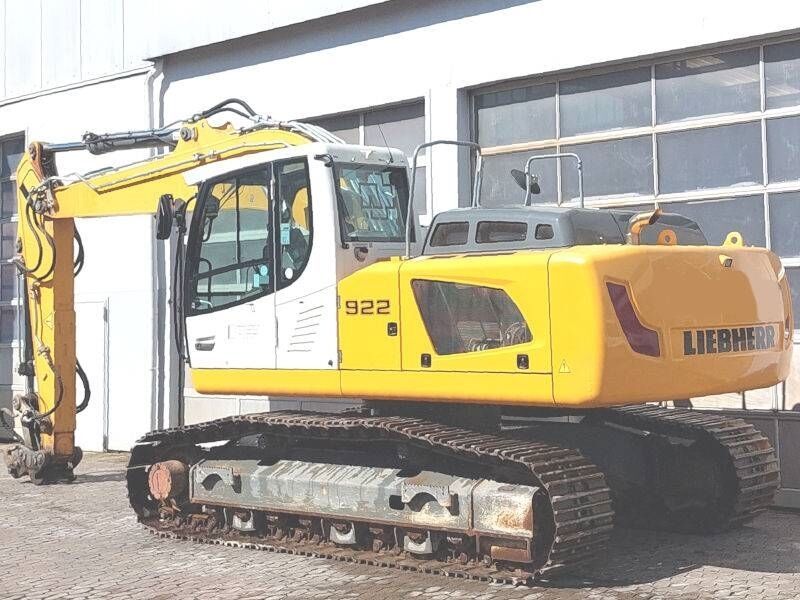 2017 Liebherr R922 SLC crawler excavator, side view 2017 Liebherr R922 SLC crawler excavator, side view