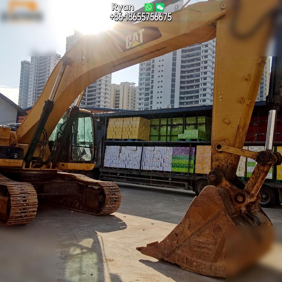 2016 Caterpillar 336D2 crawler excavator, side view 2016 Caterpillar 336D2 crawler excavator, side view