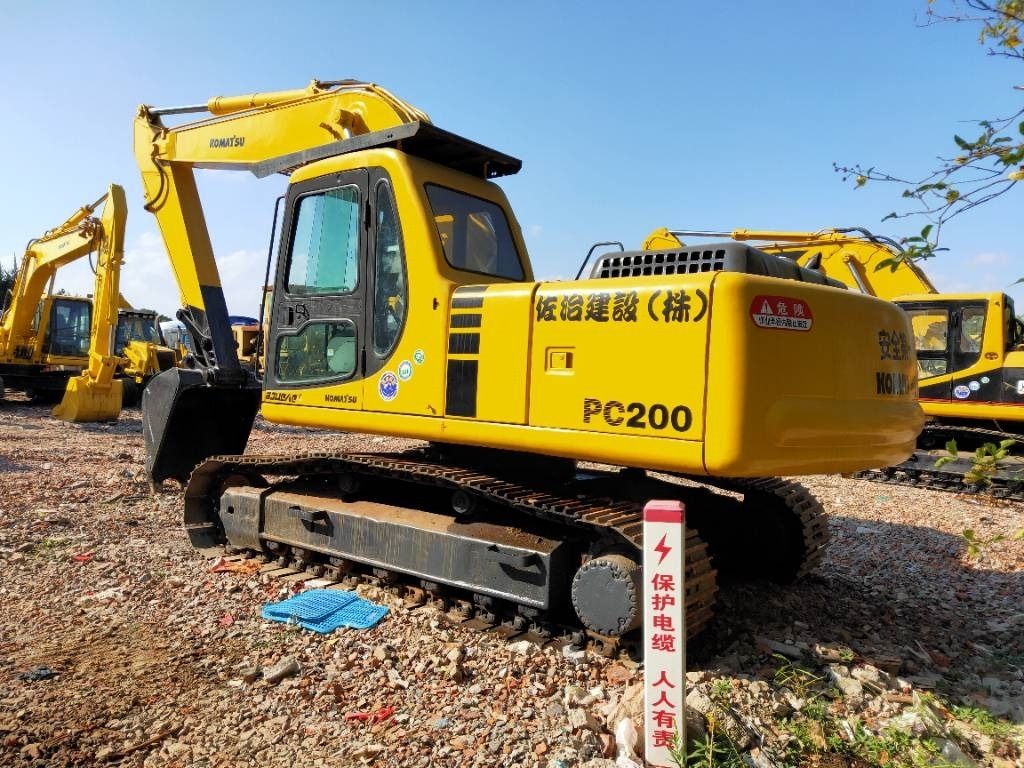 2018 Komatsu PC200-6 crawler excavator, side view 2018 Komatsu PC200-6 crawler excavator, side view