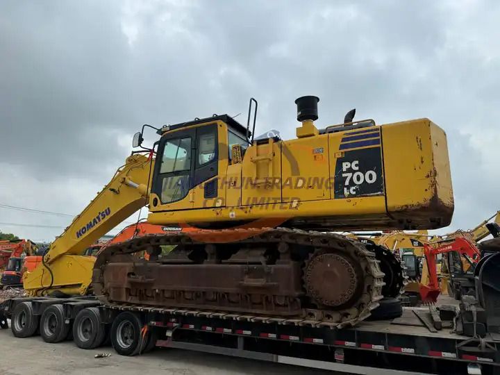 2020 Komatsu PC700LC excavator, side view 2020 Komatsu PC700LC excavator, side view