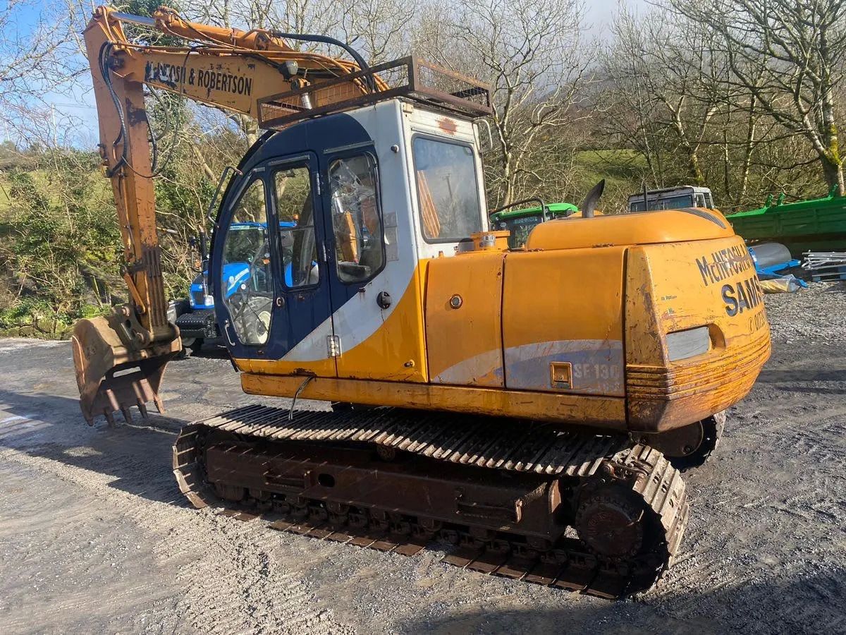1995 Samsung LC130-2 crawler excavator, rear three-quarter view 1995 Samsung LC130-2 crawler excavator, rear three-quarter view