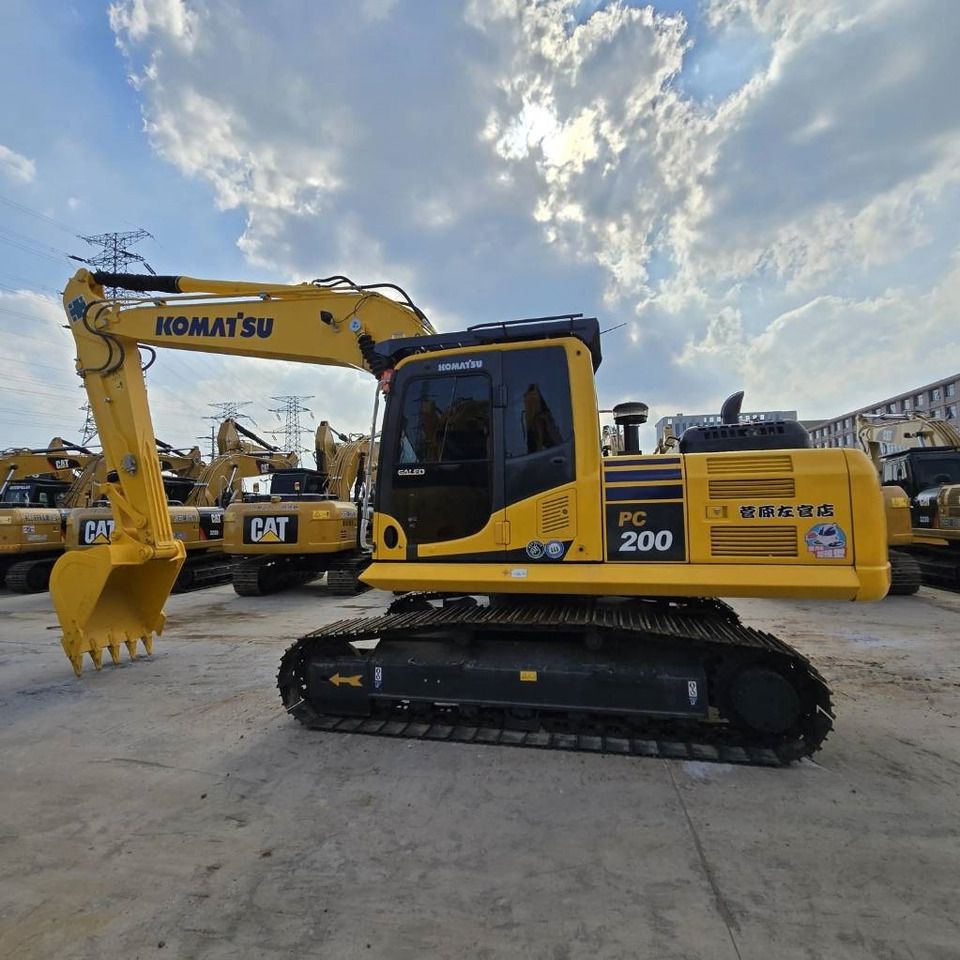 Escavatore cingolato Komatsu PC200-8 del 2023, vista laterale Escavatore cingolato Komatsu PC200-8 del 2023, vista laterale