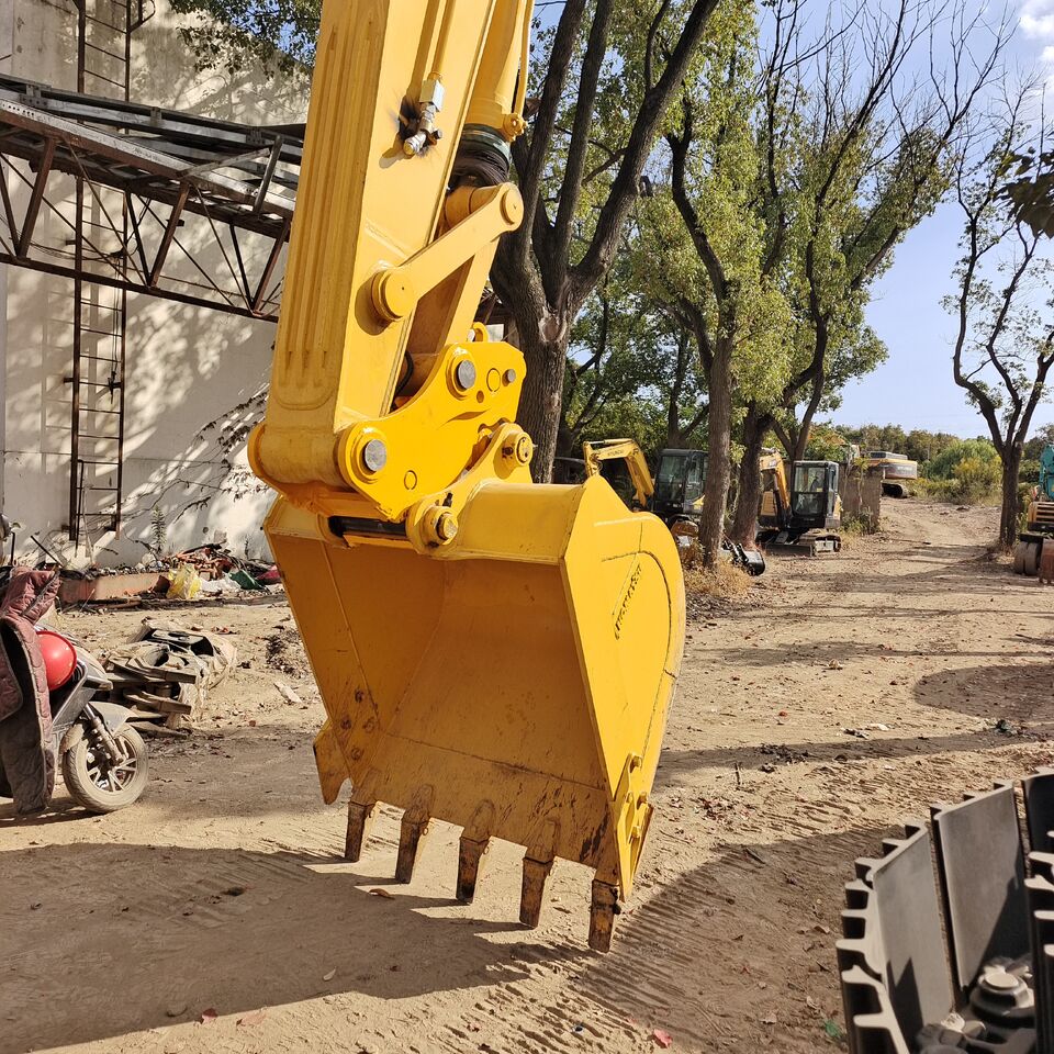 2025 Komatsu PC240LC-7 crawler excavator, side profile view