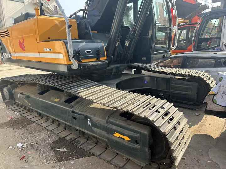 2021 Hyundai 305LC-9T crawler excavator, side view 2021 Hyundai 305LC-9T crawler excavator, side view