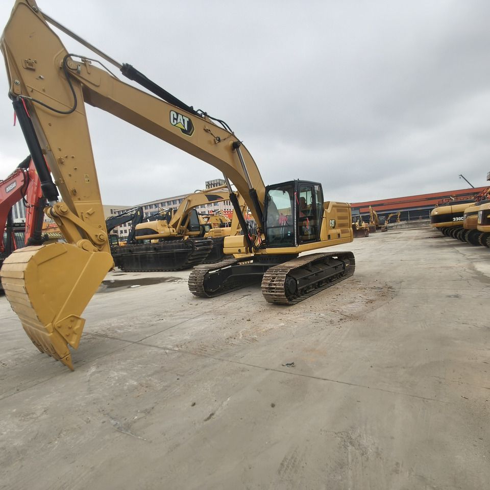 2023 Caterpillar 330 crawler excavator, side view 2023 Caterpillar 330 crawler excavator, side view