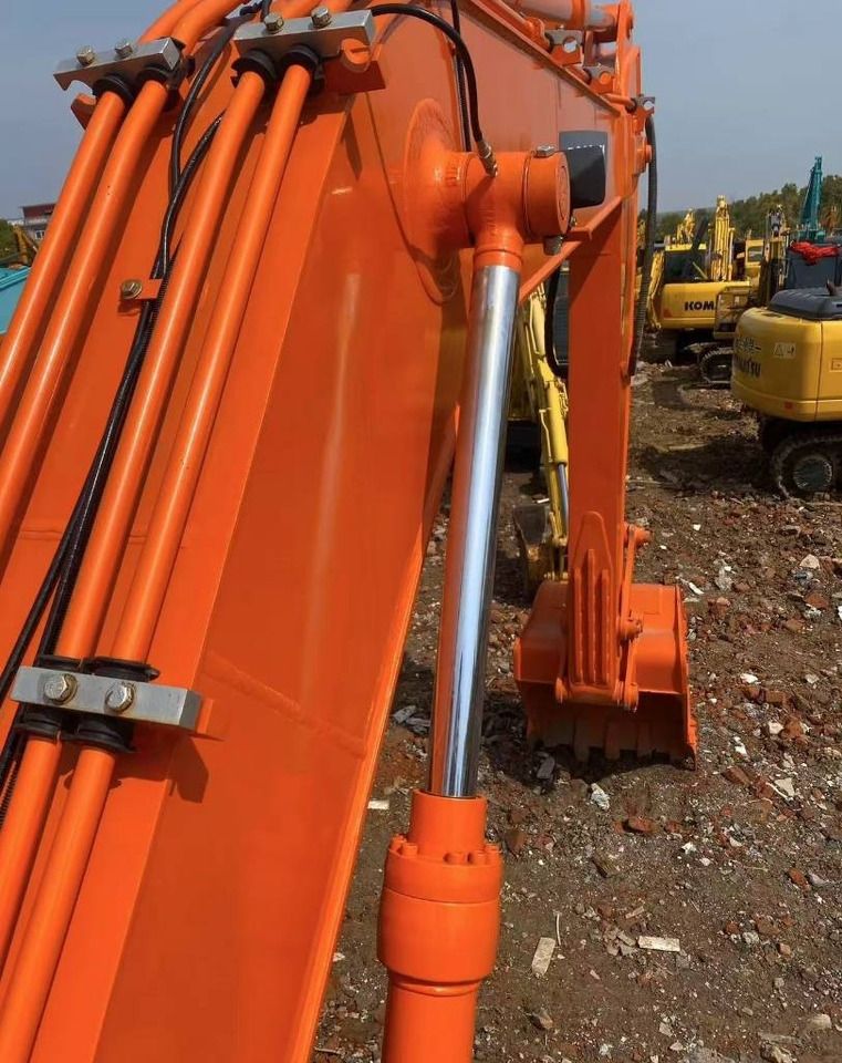 2025 Doosan DH150 crawler excavator boom and hydraulic cylinder detail