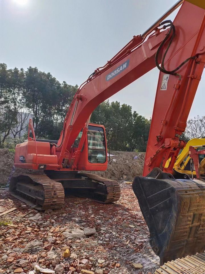 2018 Doosan DH225LC-7 crawler excavator, side view 2018 Doosan DH225LC-7 crawler excavator, side view