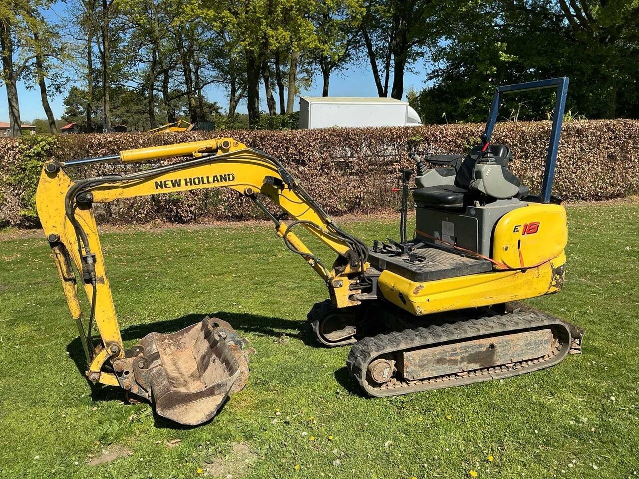 2006 New Holland E18R mini excavator, side view 2006 New Holland E18R mini excavator, side view