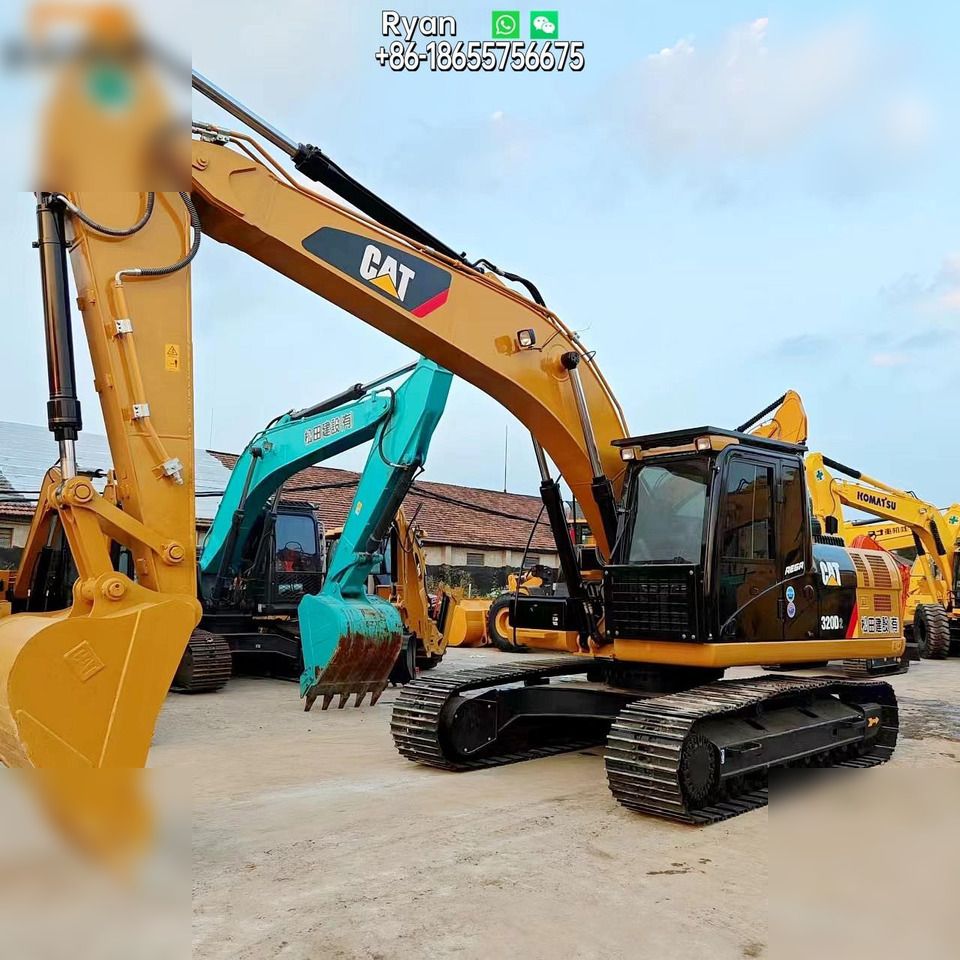 2018 Caterpillar 320D2 crawler excavator, front three-quarter view 2018 Caterpillar 320D2 crawler excavator, front three-quarter view