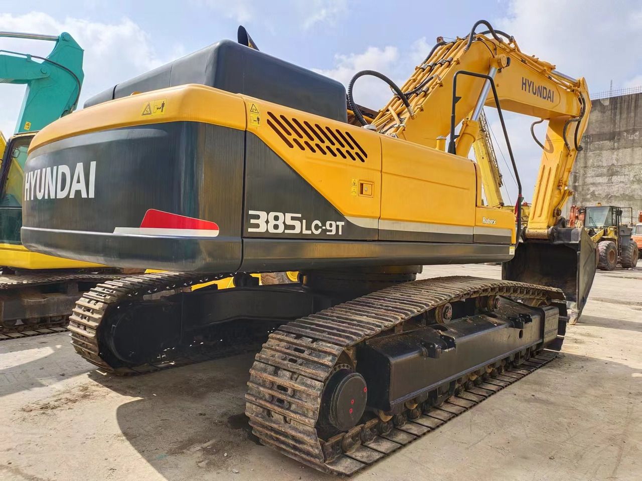 2018 Hyundai R385LC-9T crawler excavator, rear three-quarter view 2018 Hyundai R385LC-9T crawler excavator, rear three-quarter view