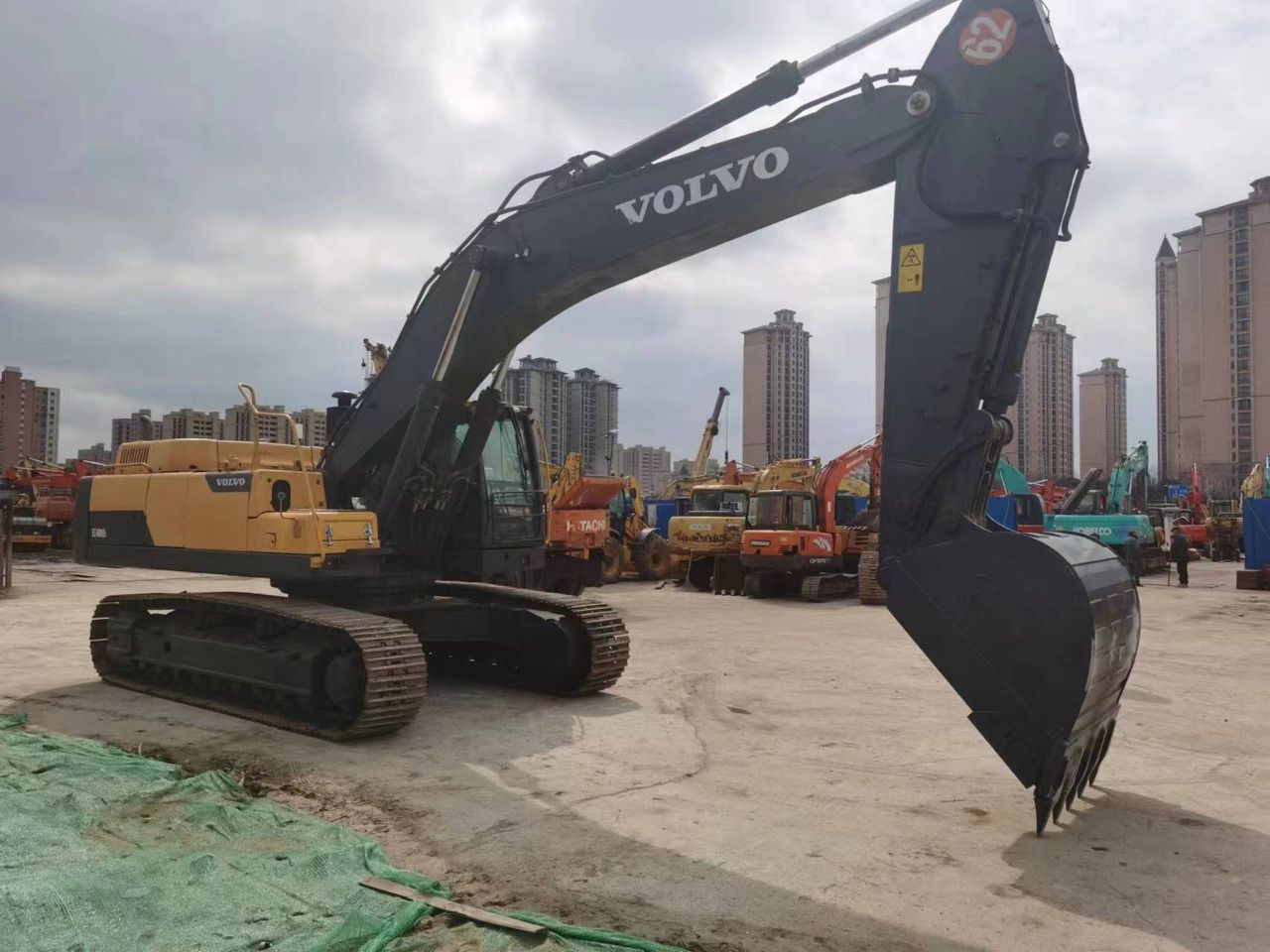 2020 Volvo EC480DL crawler excavator, side view 2020 Volvo EC480DL crawler excavator, side view