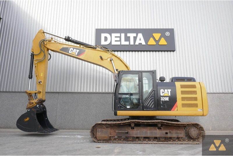 2016 Caterpillar 320EL crawler excavator, side profile view