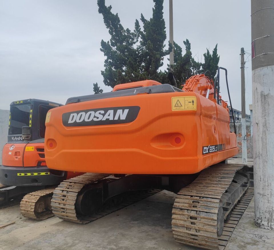 2019 Doosan DX225LC-7 crawler excavator rear view