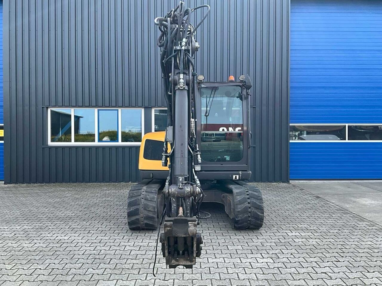 2017 Mecalac 8 MCR crawler excavator, front view 2017 Mecalac 8 MCR crawler excavator, front view