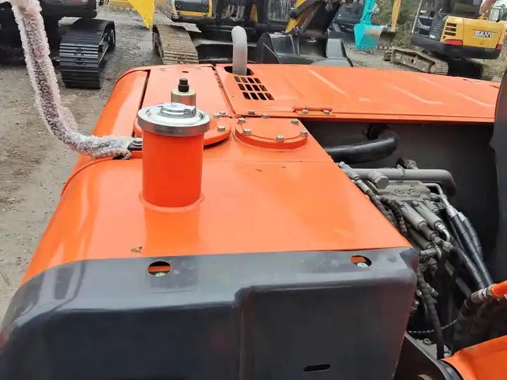 2017 Hitachi ZX70 crawler excavator rear deck view 2017 Hitachi ZX70 crawler excavator rear deck view