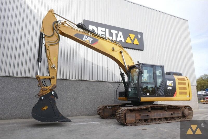 2016 Caterpillar 320EL crawler excavator, side view
