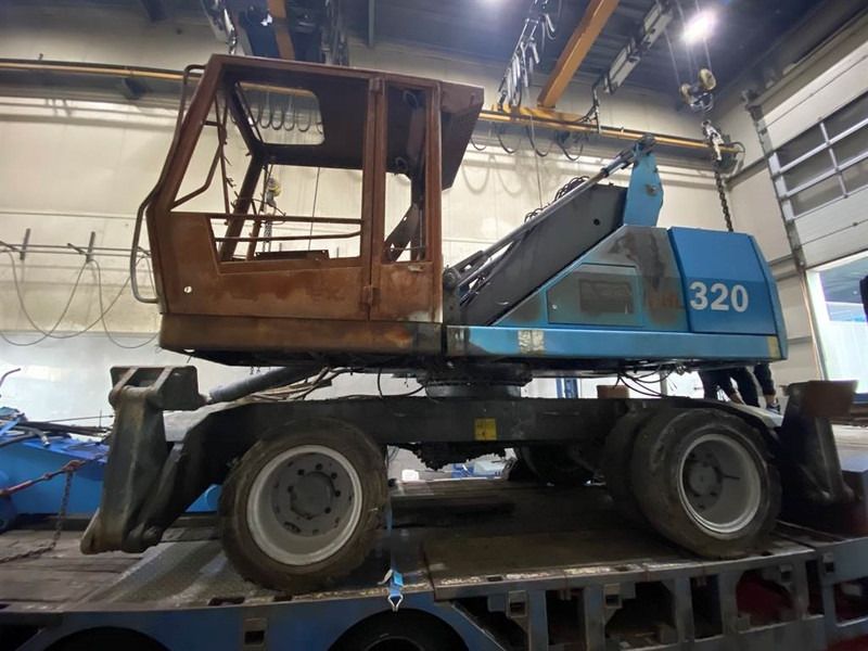 2013 Fuchs MHL320 material handler side view