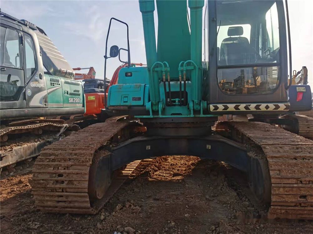 2019 Kobelco SK210LC crawler excavator, front view 2019 Kobelco SK210LC crawler excavator, front view