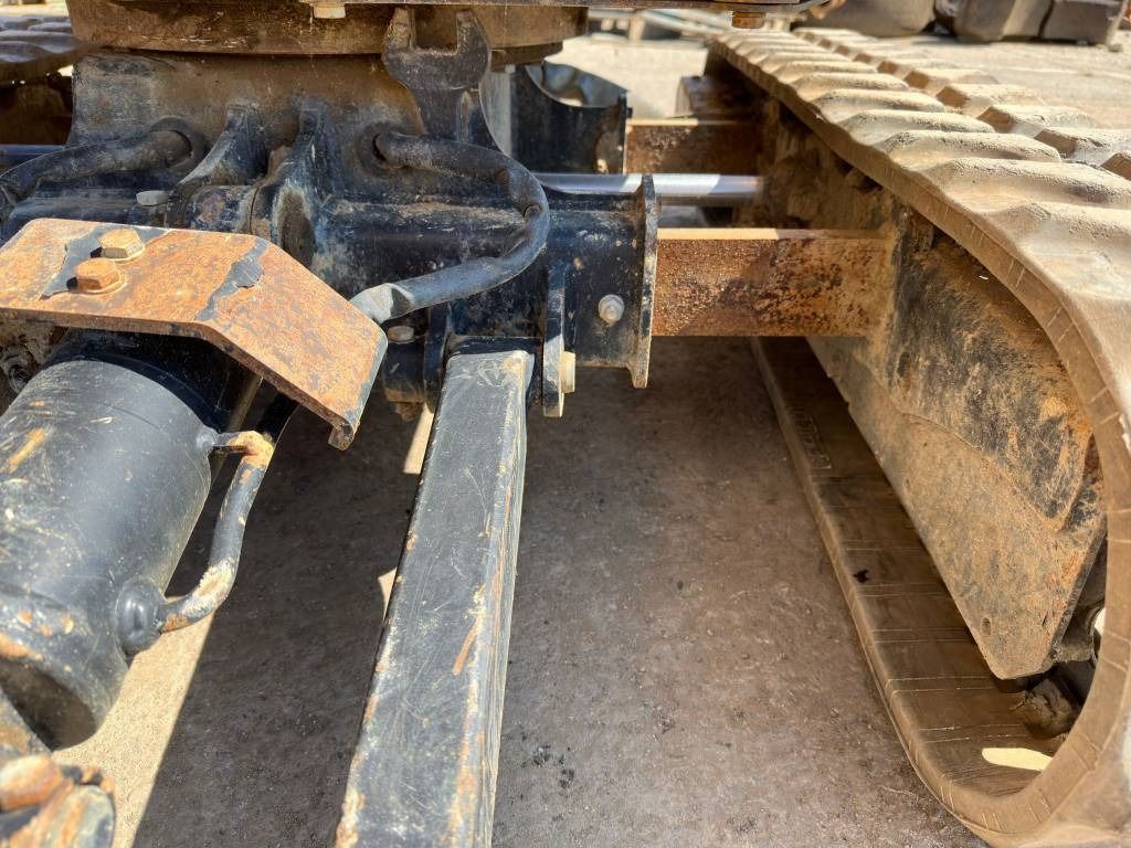 2017 JCB 8018 mini excavator undercarriage detail 2017 JCB 8018 mini excavator undercarriage detail