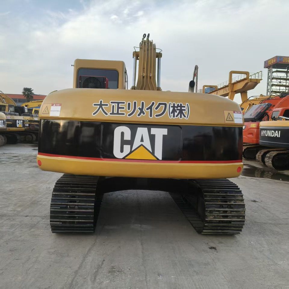 2019 Caterpillar 320C excavator, rear view 2019 Caterpillar 320C excavator, rear view