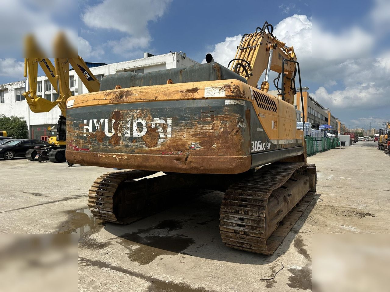 2012 Hyundai 305LC-9T crawler excavator, rear view