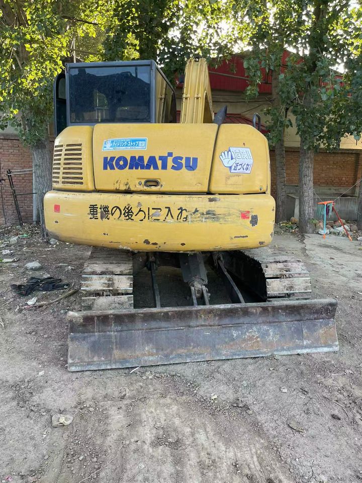 2018 Komatsu PC70-8 mini excavator rear view 2018 Komatsu PC70-8 mini excavator rear view