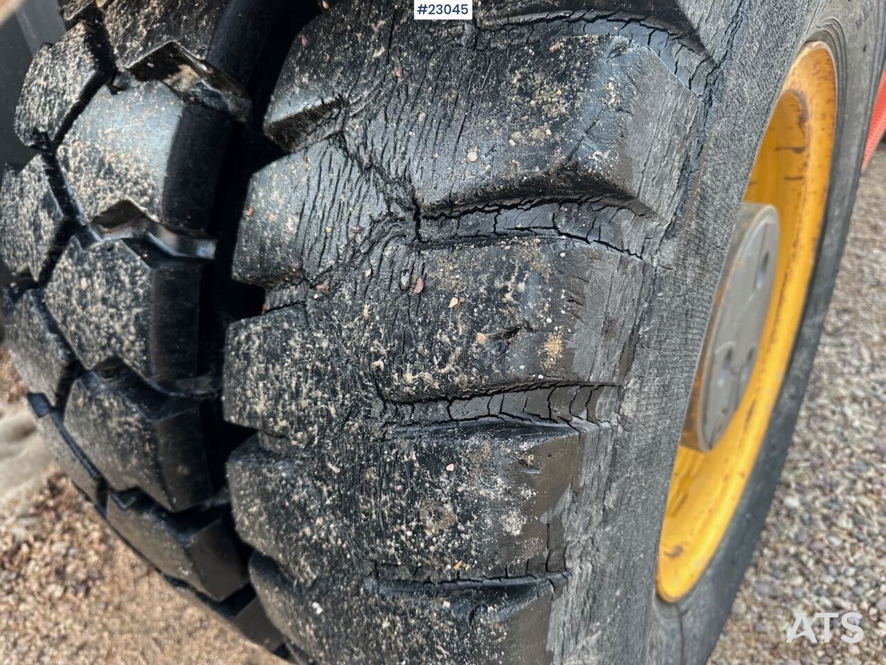 2020 Volvo EWR150E wheel excavator tire detail