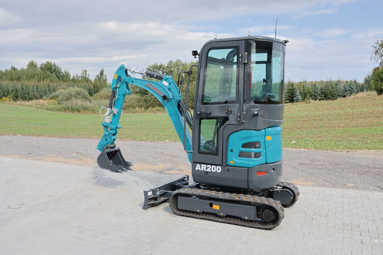 2025 Kubota AR200 mini excavator, side view 2025 Kubota AR200 mini excavator, side view