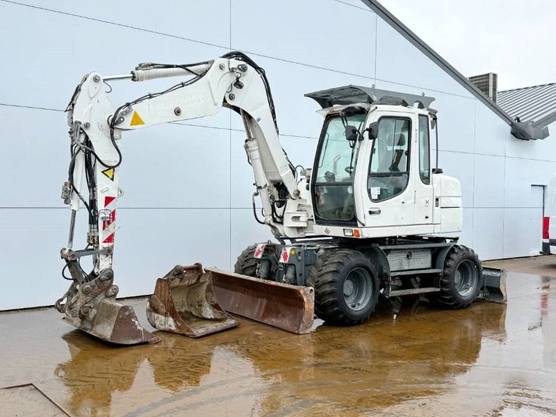 2011 Liebherr A 309 wheel excavator, side profile view