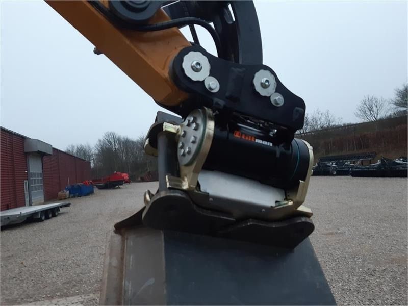 XCMG XE27E mini excavator tiltrotator attachment detail