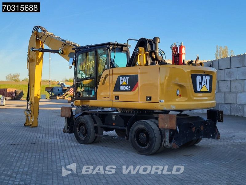 2019 Caterpillar MH3022 material handler, side view 2019 Caterpillar MH3022 material handler, side view