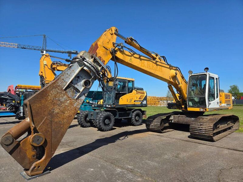 2005 Liebherr R924B HD S L crawler excavator with hydraulic shear attachment