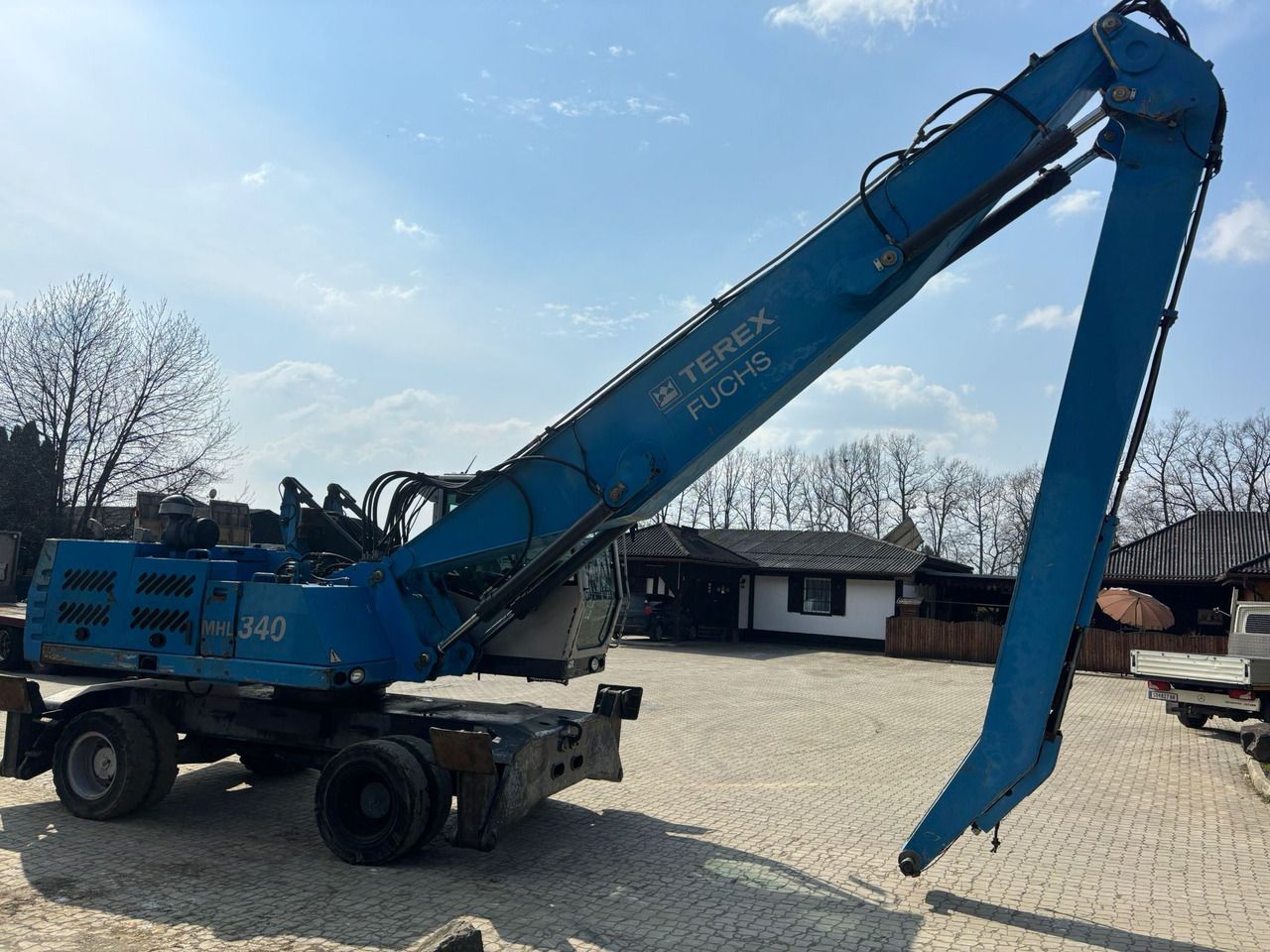 2011 Fuchs MHL340 wheel excavator side view 2011 Fuchs MHL340 wheel excavator side view