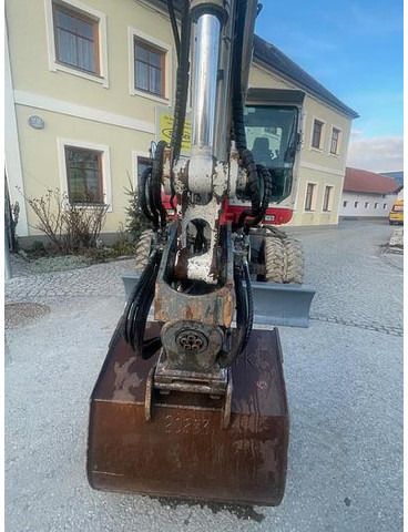 2017 Takeuchi TB295W wheel excavator front view of bucket and boom 2017 Takeuchi TB295W wheel excavator front view of bucket and boom